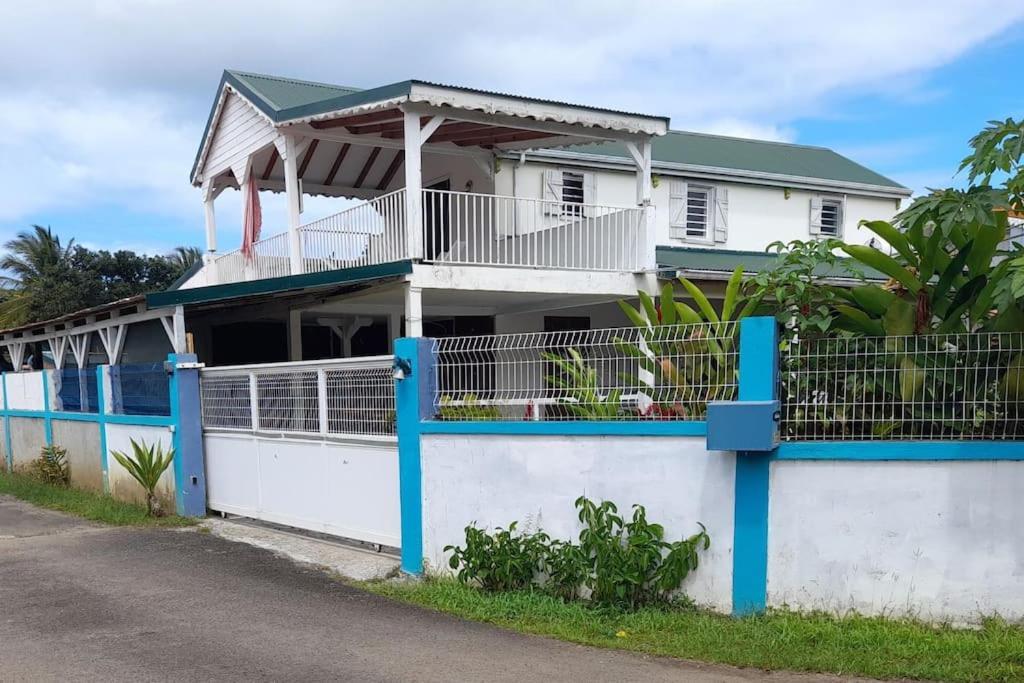 La Petite Maison, Spacieuse, Avec Jardin / Parking Sainte-Rose Exterior photo