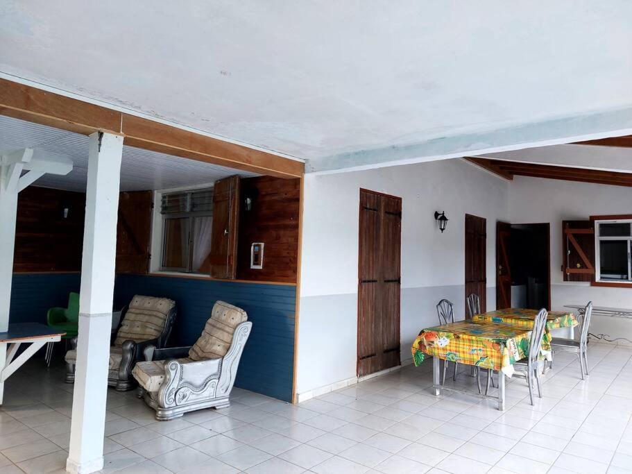 La Petite Maison, Spacieuse, Avec Jardin / Parking Sainte-Rose Exterior photo